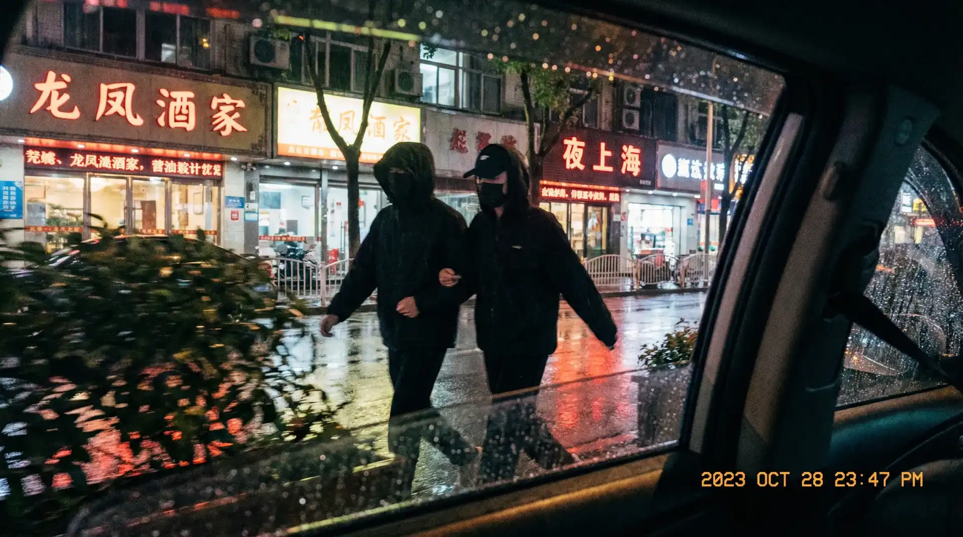 里番-里番动漫 - 顶流明星深夜密会现场抓拍照片
